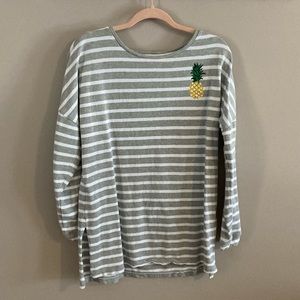 $6💛Bundled Crown & Ivy Shirt